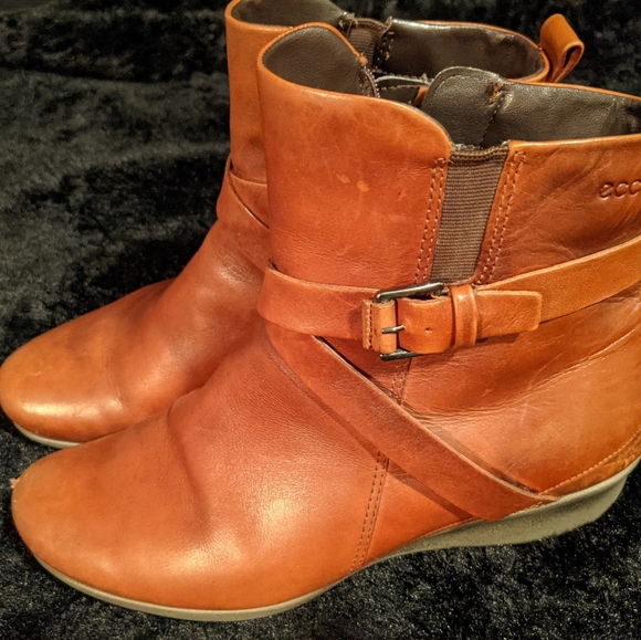 ECCO Women's Brown Leather Boots - Picture 3 of 4